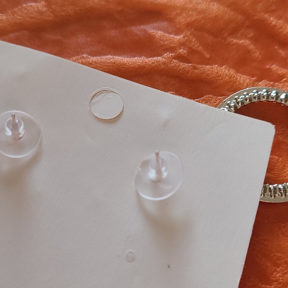 Earrings - Picture 4 of 4